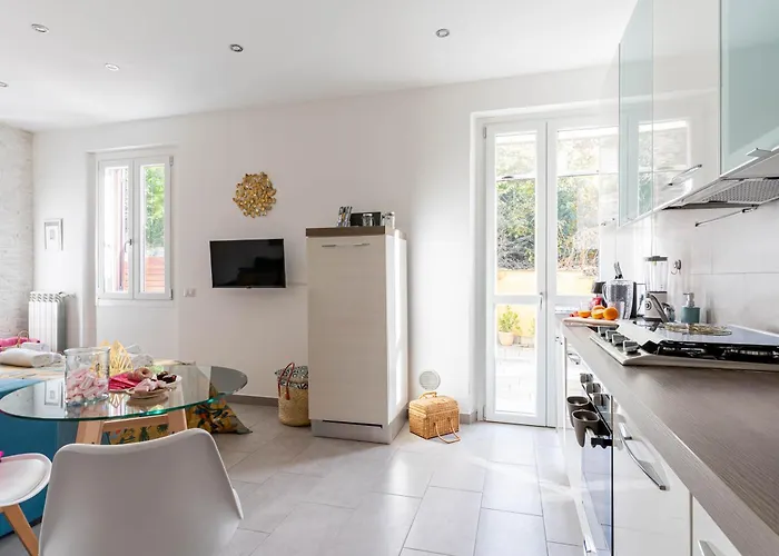 Patio & Parking - Self Check-in & Access Apartament Cernobbio