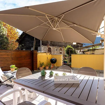 Patio & Parking - Self Check-in & Access Apartman