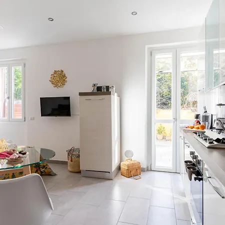 Patio & Parking - Self Check-in & Access Apartment Cernobbio